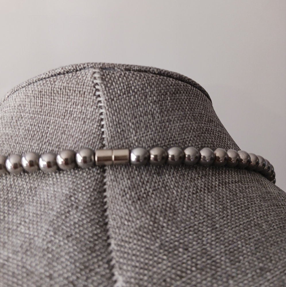 Modernist Hematite Necklace. Metal Beads, Magnetic Clasp - Picture 6 of 7